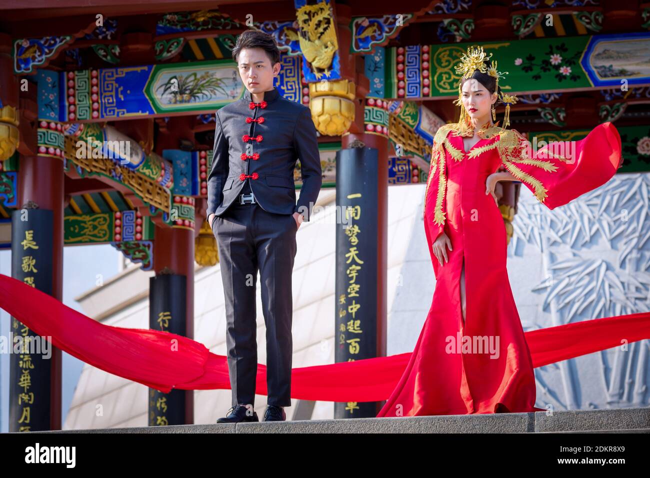Chinese couple in front of Xinglin Pavilion, The Xiamen International Garden & Flower Expo Park, Jimei District, Xiamen, Fujian, China Stock Photo
