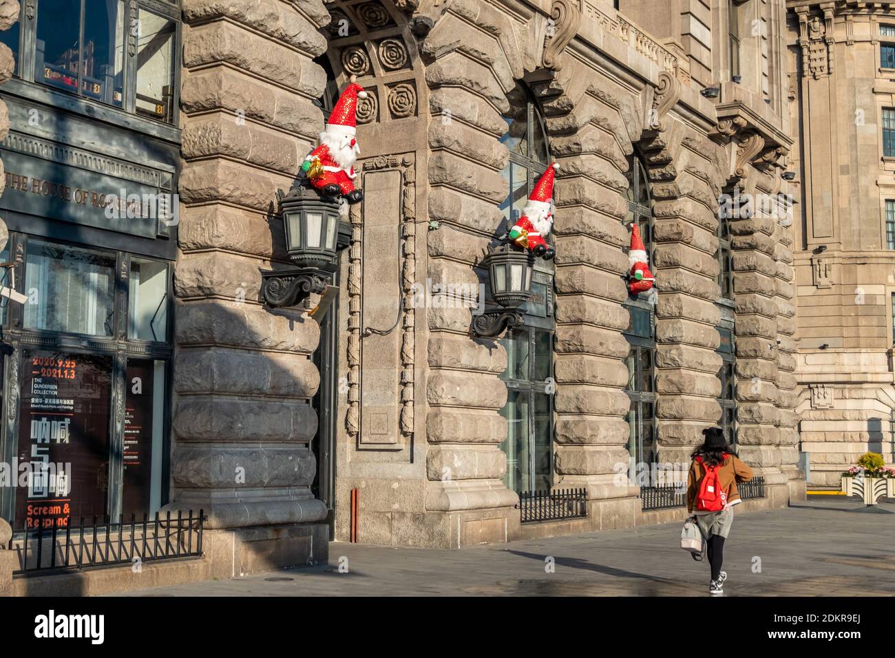 More than a dozen 'Santa Clauses' climb onto the outer walls of the Roosevelt Mansion, making the Bund full of the festive atmosphere in Huangpu distr Stock Photo
