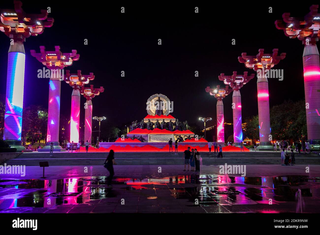Monument with Dragon Columns to Grand Emperor Xuan Zang, the greatest emperor of the Tang Dynasty lit in evening at Xian Park Xi'an Night Stock Photo