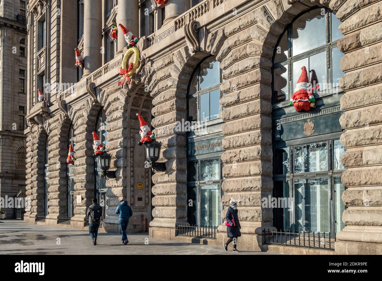 More than a dozen 'Santa Clauses' climb onto the outer walls of the Roosevelt Mansion, making the Bund full of the festive atmosphere in Huangpu distr Stock Photo