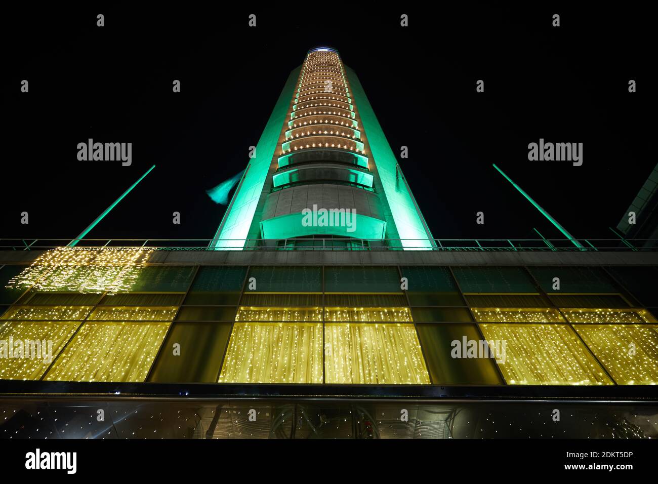 London, UK. - 15 Dec 2020: The front of the Hilton hotel on Park Lane, decorated for the Christmas 2020 festive season. Stock Photo