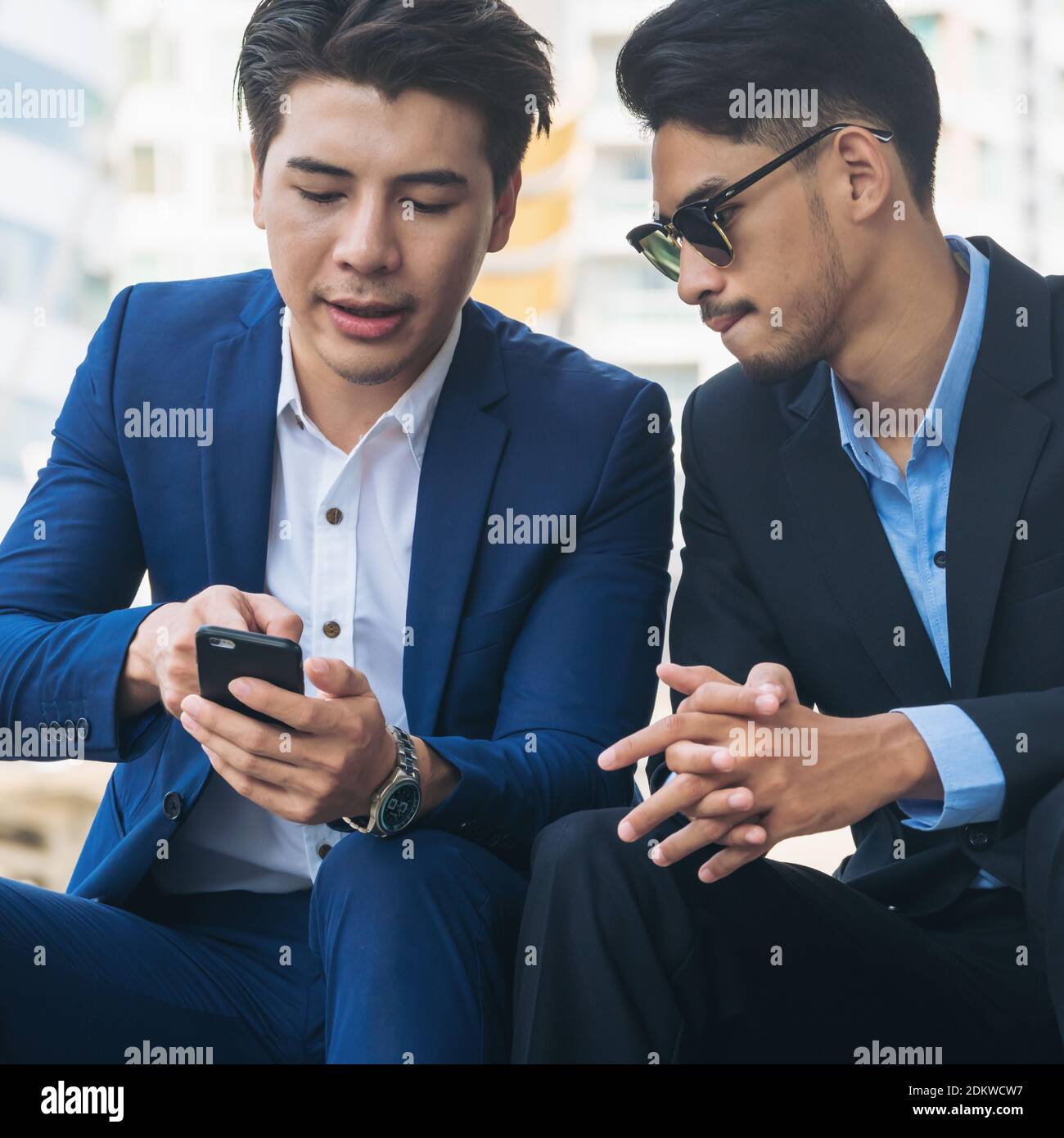 Two business people discuss business affair on mobile phone