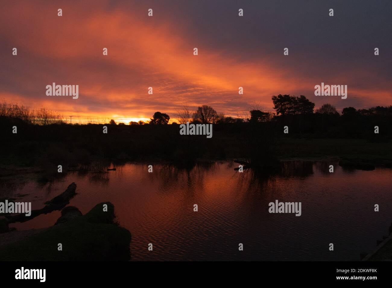 Red sky sunrise hi-res stock photography and images - Alamy