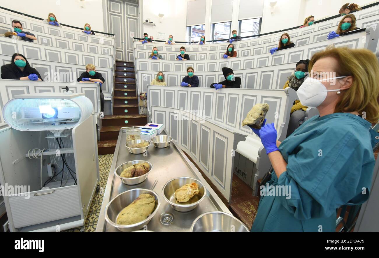 01 December 2020, SaxonyAnhalt, Halle In the lecture hall of the