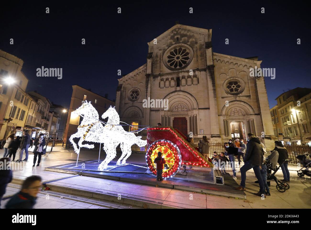 The magic of Christmas takes back its rights in these difficult times. On  Friday evening, the city of Nîmes officially gave the starting signal for  the end of the year celebrations, from