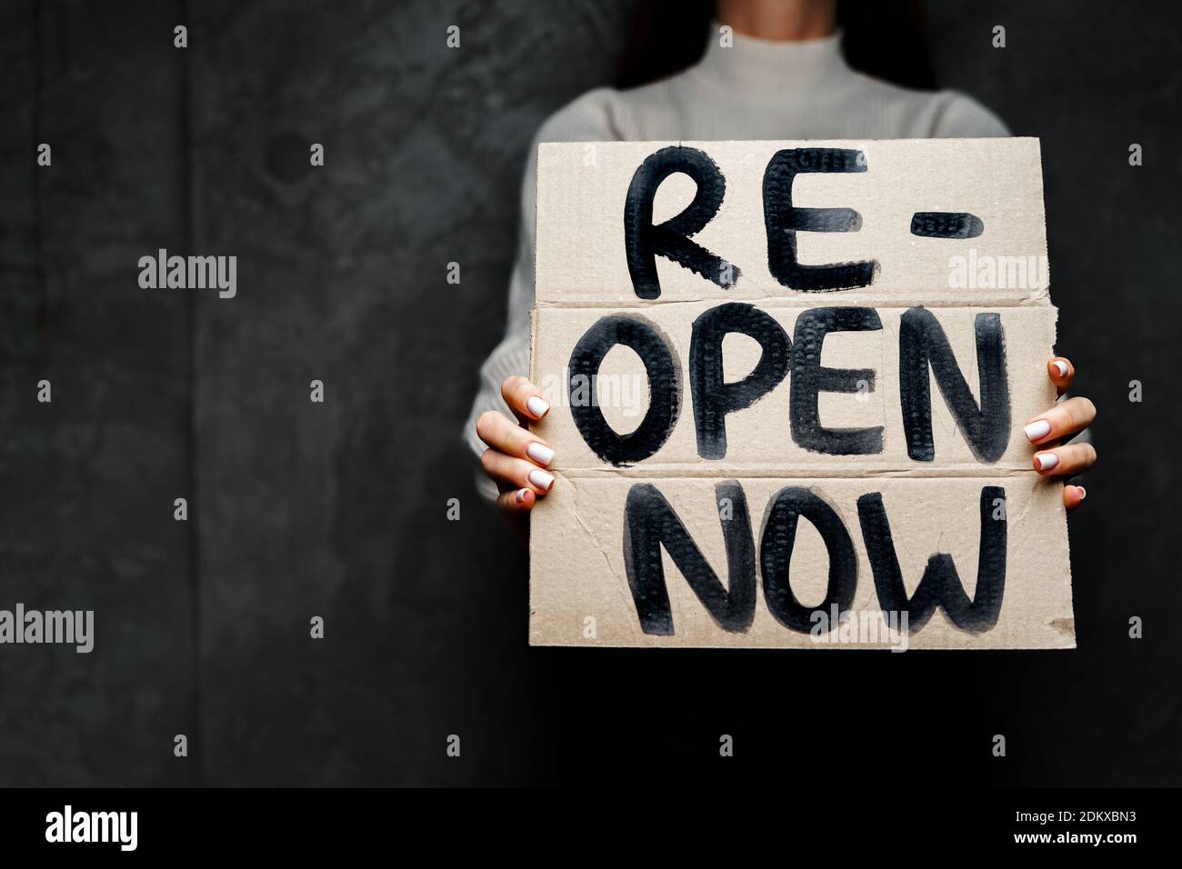 Now open banner sign hi-res stock photography and images - Alamy