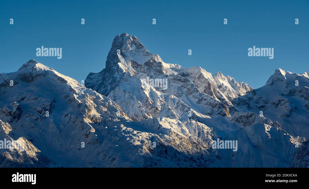 Panoramic view on the Olan Peak in winter in the Ecrins National Park at sunrise. Valgaudemar Valley, Champsaur, Hautes-Alpes (05), Alps, France Stock Photo