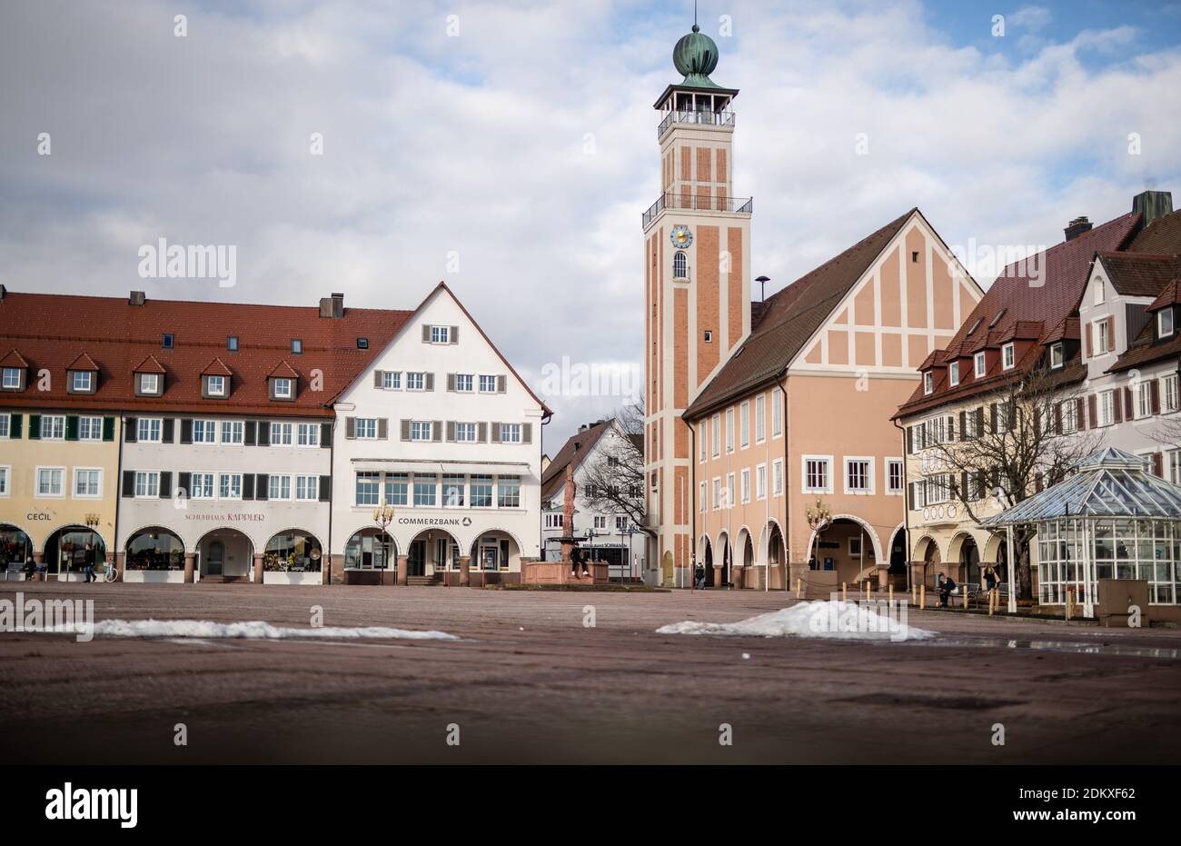 Freudenstadt, Germany. 16th Dec, 2020. View of the empty marketplace with closed shops. In Germany, the hard lockdown goes into effect to contain the Corona pandemic. Credit: Christoph Schmidt/dpa/Alamy Live News Stock Photo