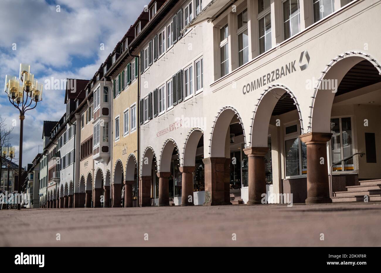 Freudenstadt, Germany. 16th Dec, 2020. View of the empty marketplace with closed shops. In Germany, the hard lockdown goes into effect to contain the Corona pandemic. Credit: Christoph Schmidt/dpa/Alamy Live News Stock Photo
