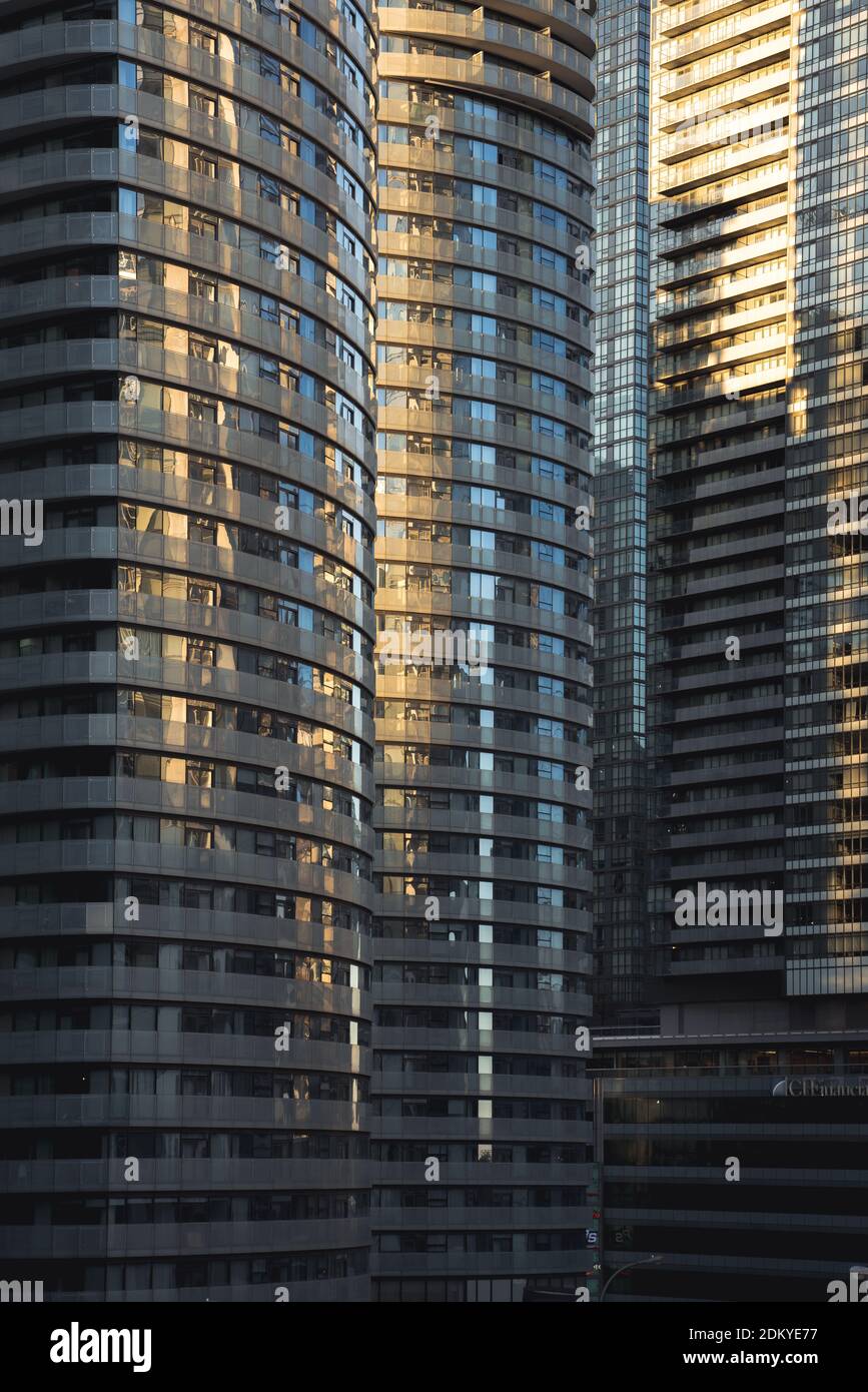 Low rise apartment buildings ontario hi-res stock photography and ...