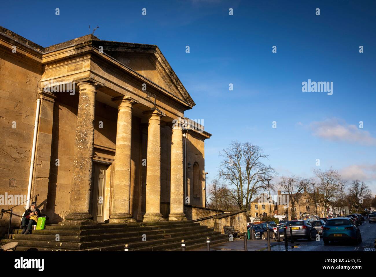 UK, England, Oxfordshire, Chipping Norton, High Street, 1842 Town Hall, neoclassical collonaded portico Stock Photo