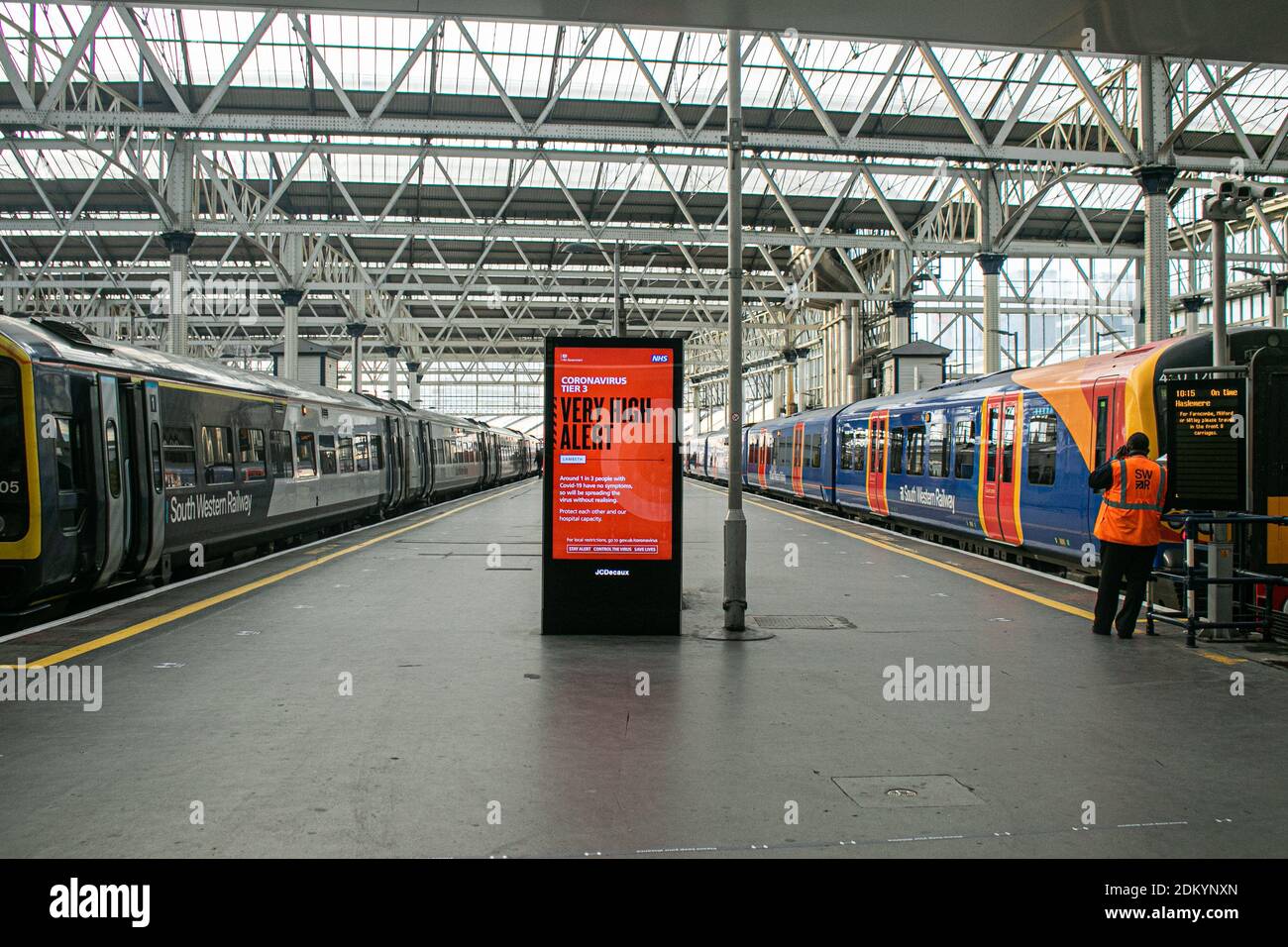 Waterloo Displays Waterloo Station Displays High Resolution Stock Photography and Images ...