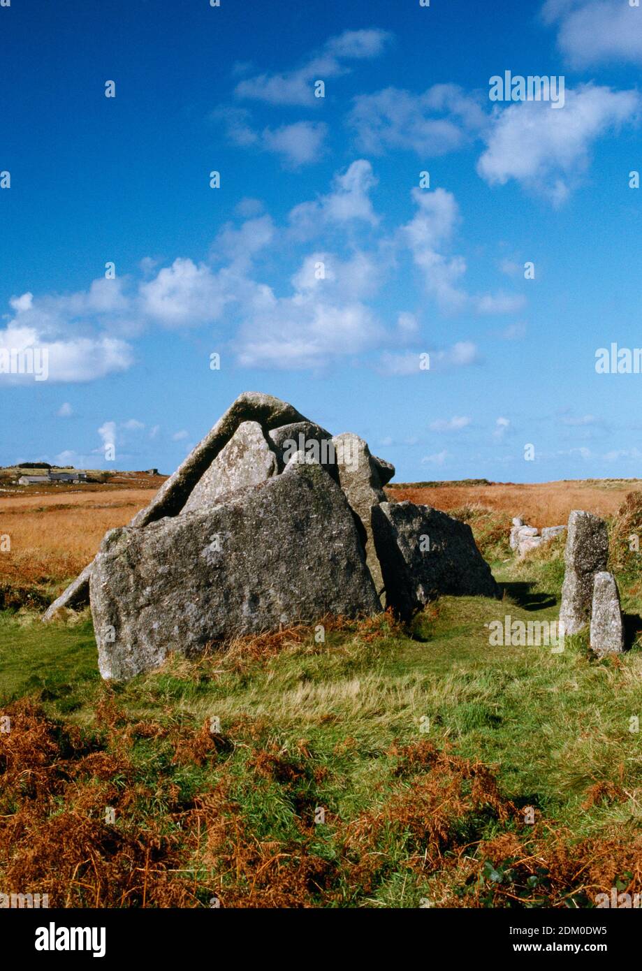 Zennor Quoit Prehistoric portal dolmen, St Ives, West Penwith, Cornwall. looking north west at entrance and facade Stock Photo