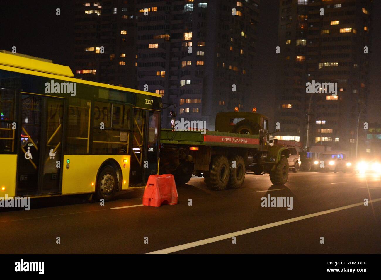 Kyiv, Ukraine. 15th Dec, 2020. A tow truck evacuates a damaged vehicle on Shuliavsky bridge in Kyiv.On the repaired Shuliavsky bridge in Kyiv, three lighting columns fell at once as a result, nine cars were damaged, and the roads were jammed in Kyiv. Credit: SOPA Images Limited/Alamy Live News Stock Photo