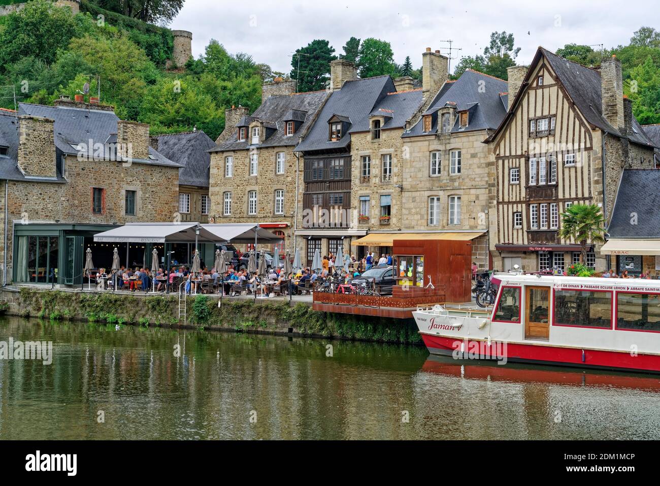 mittelalterlicher Hafen von Dinan an der Muendung der Rance, Bretagne, Frankreich Stock Photo