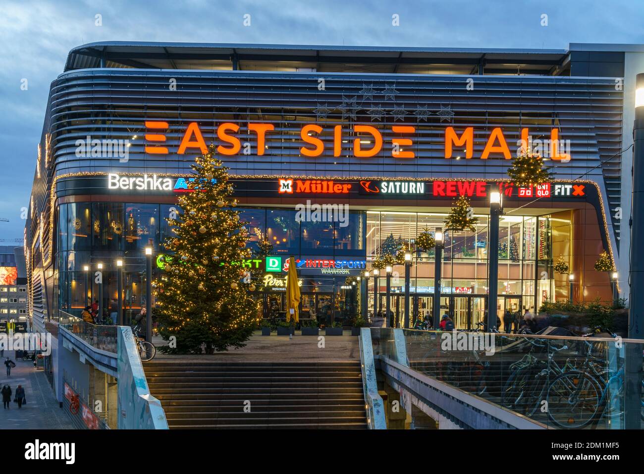 East Side Mall , Weihnachtsbaum, Einkaufszentrum, Friedrichshain, Berlin Stock Photo