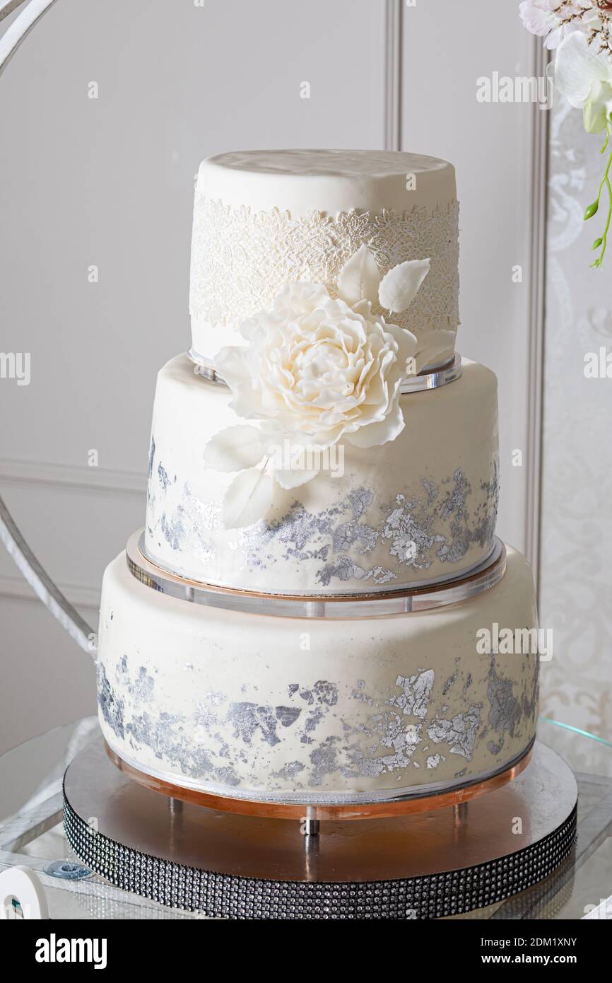 Wedding Cake Tiers Love High Resolution Stock Photography And Images Alamy