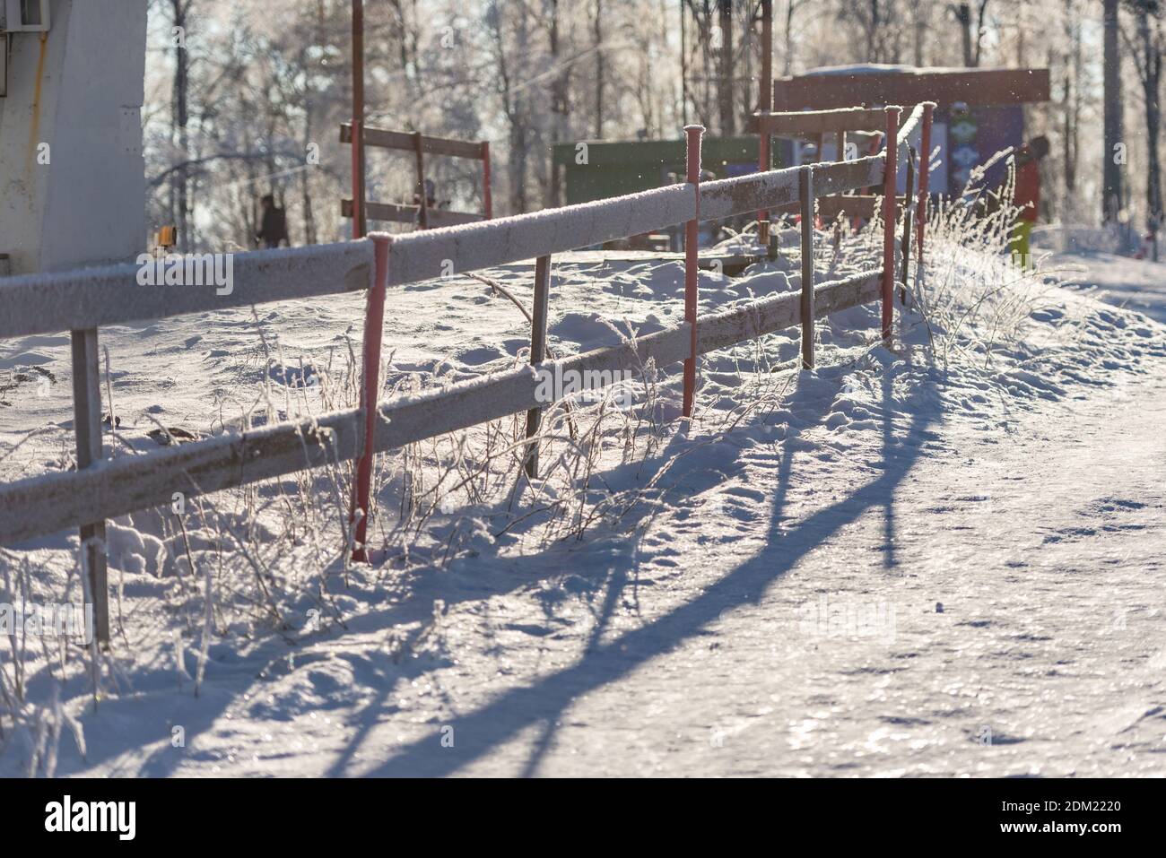 Skiing. Fence on the mountain. Frost on the fence Stock Photo Alamy