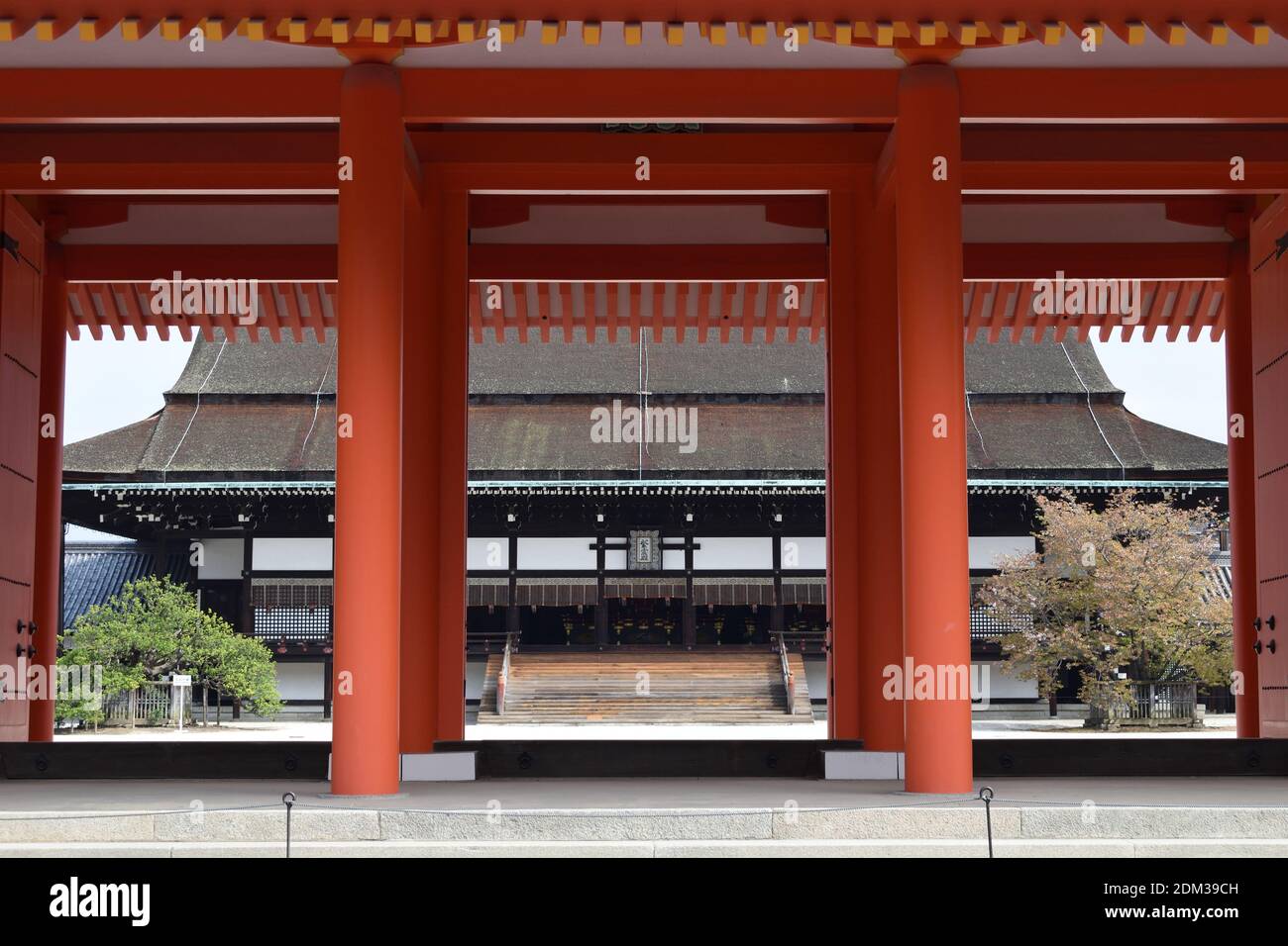 Shishinden Main Hall of Kyoto Imperial Palace behind Jomeimon Gate. Inscription: 紫宸殿 'Shishinden' Stock Photo