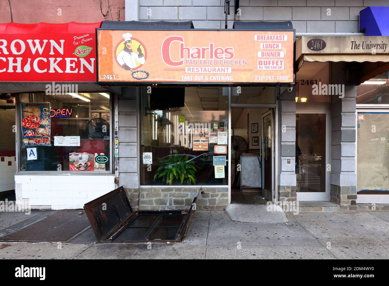 [historical storefront] Charles Pan Fried Chicken, 2461 Frederick Douglass Blvd, New York, NYC storefront photo of a fried chicken shop in Harlem Stock Photo