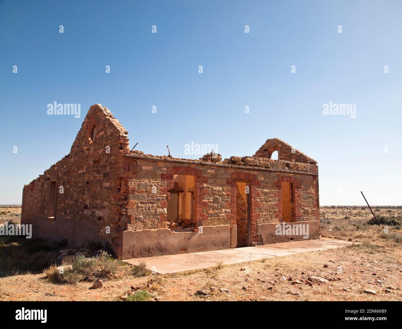 Crumbling stone building ruins, Farina, Oodnadatta Track, South Australian outback. Stock Photo