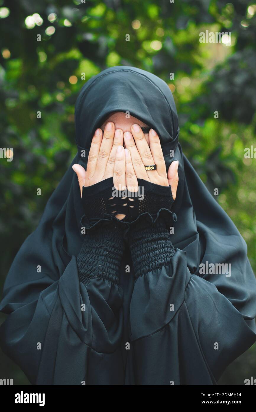 Islamic girl hi-res stock photography and images - Alamy
