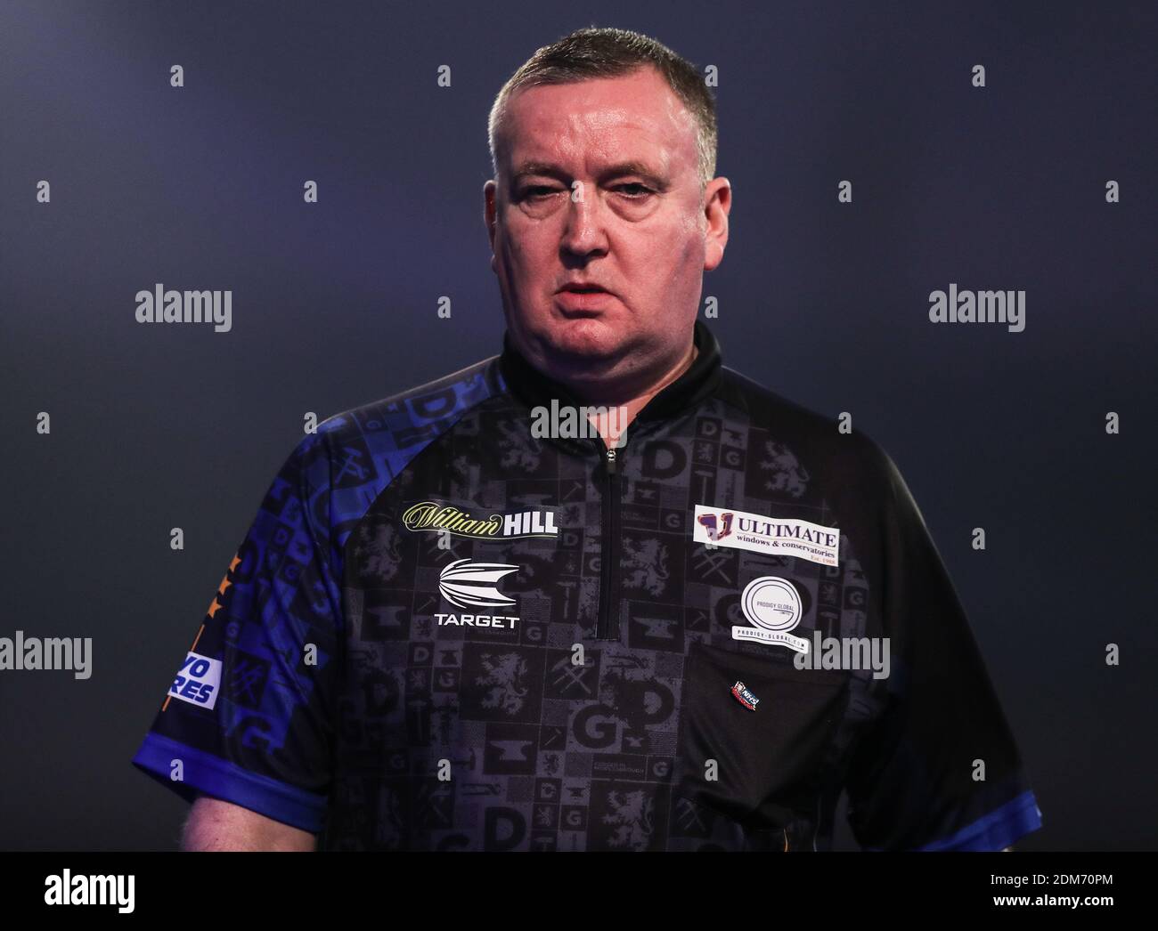 Opdagelse Migration acceptabel Glen Durrant in action during day two of the William Hill World Darts  Championship at Alexandra Palace, London Stock Photo - Alamy