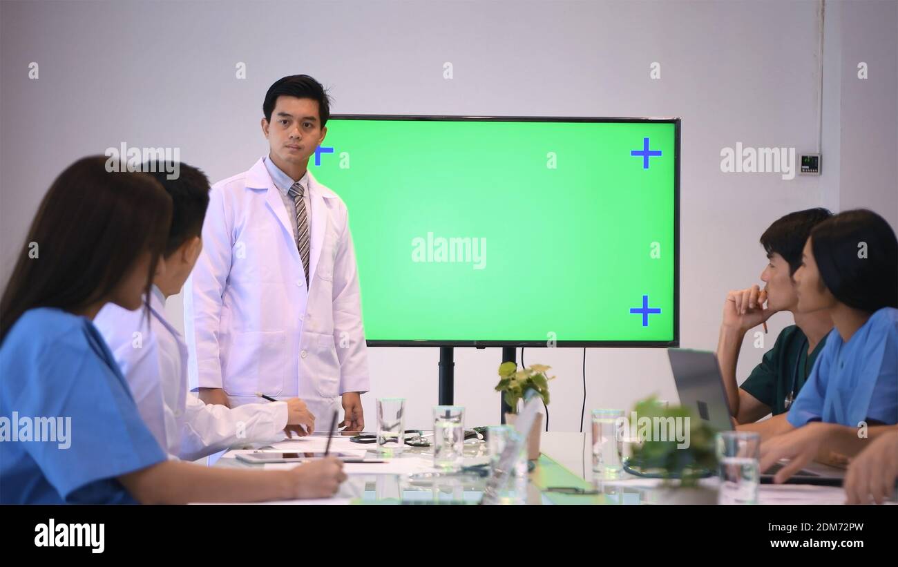 Doctors in office with green screen hi-res stock photography and images ...