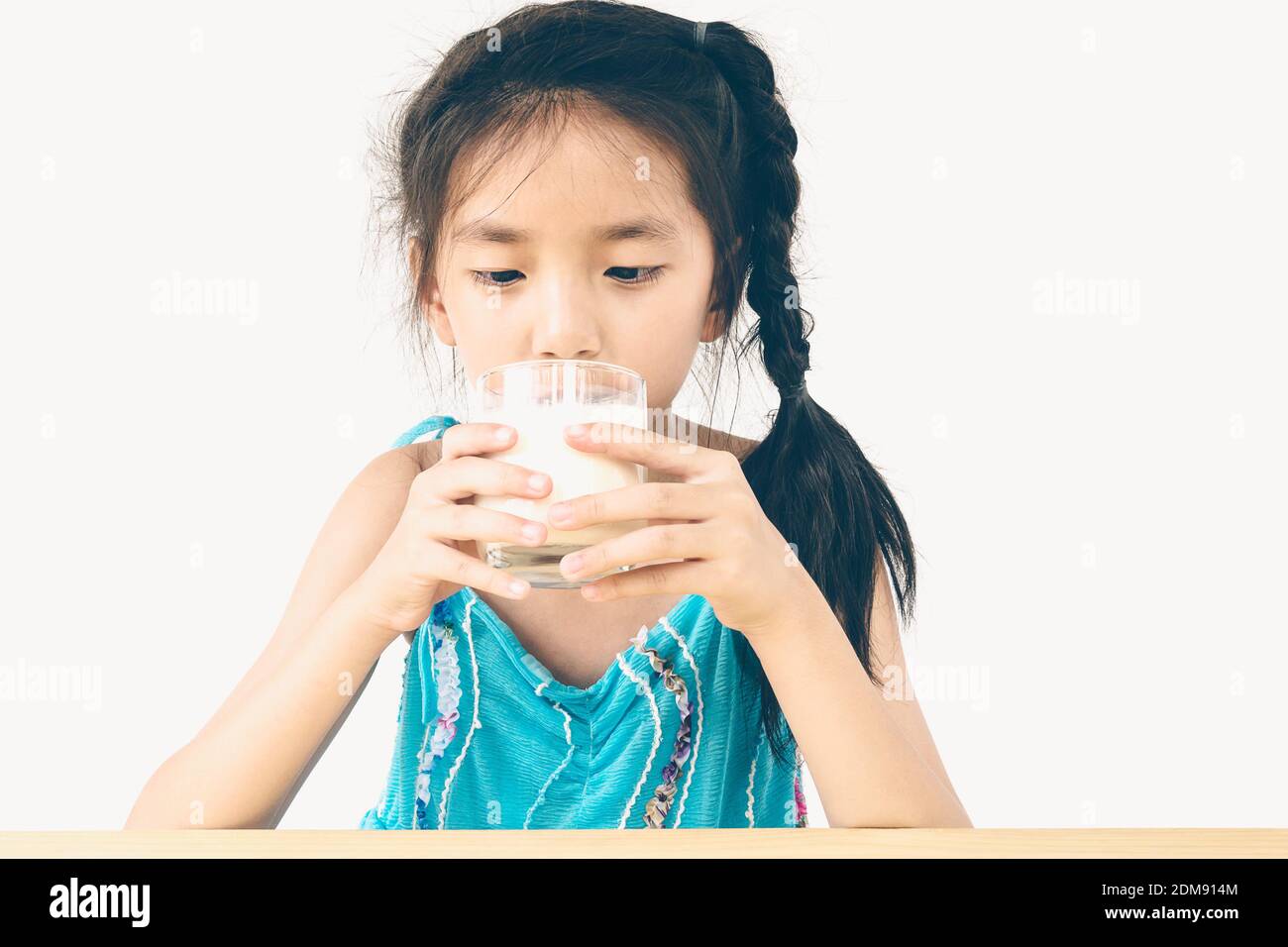 маленькая девочка пьет сперму фото 95
