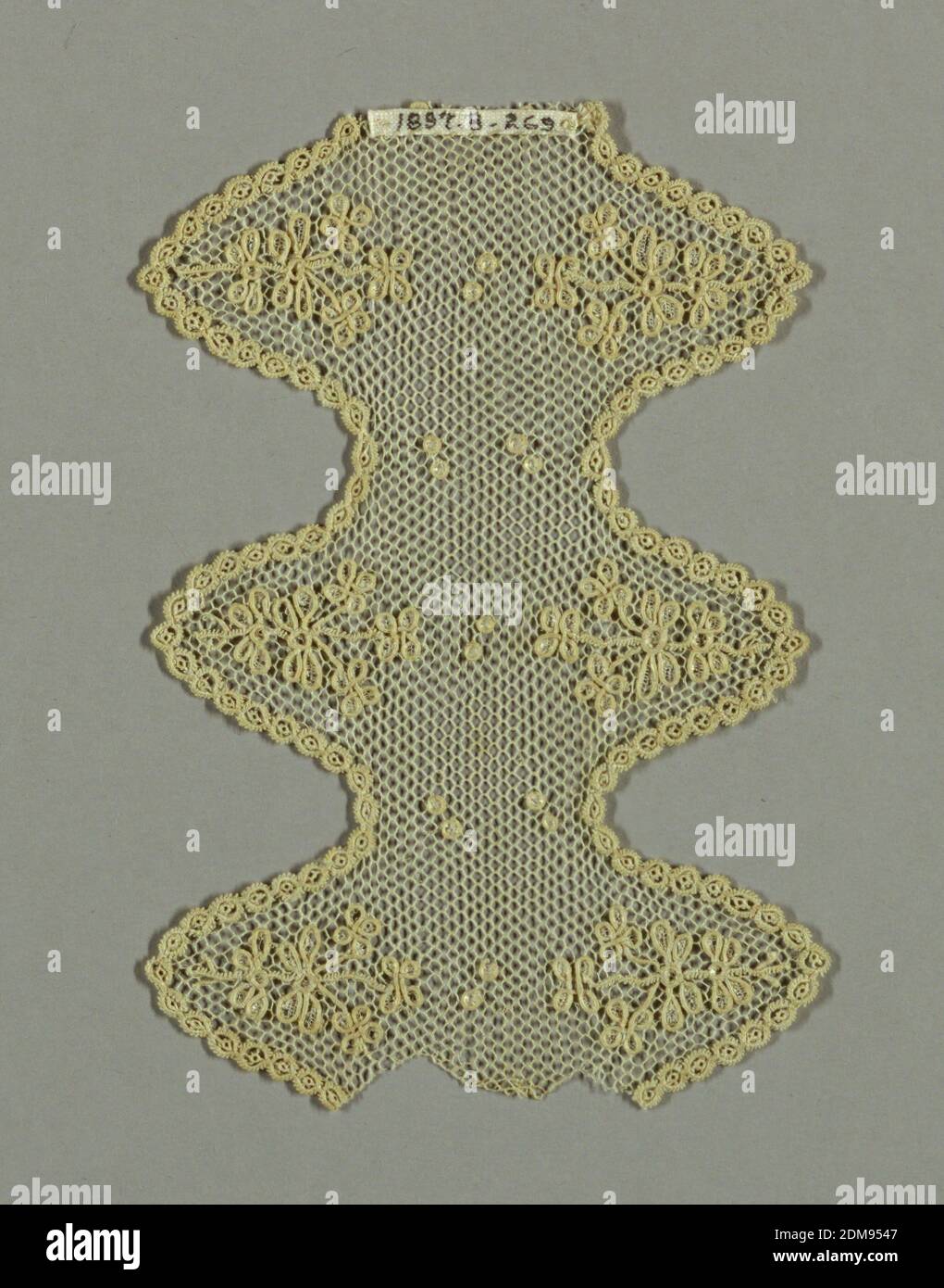 Fragment, Medium: linen Technique: needle lace, Fragment with both edges showing deep pointed scallops. Dots powdered over the ground. Floral sprays in each scallop. Edges of scallops have minute rosettes., France, late 18th century, lace, Fragment Stock Photo