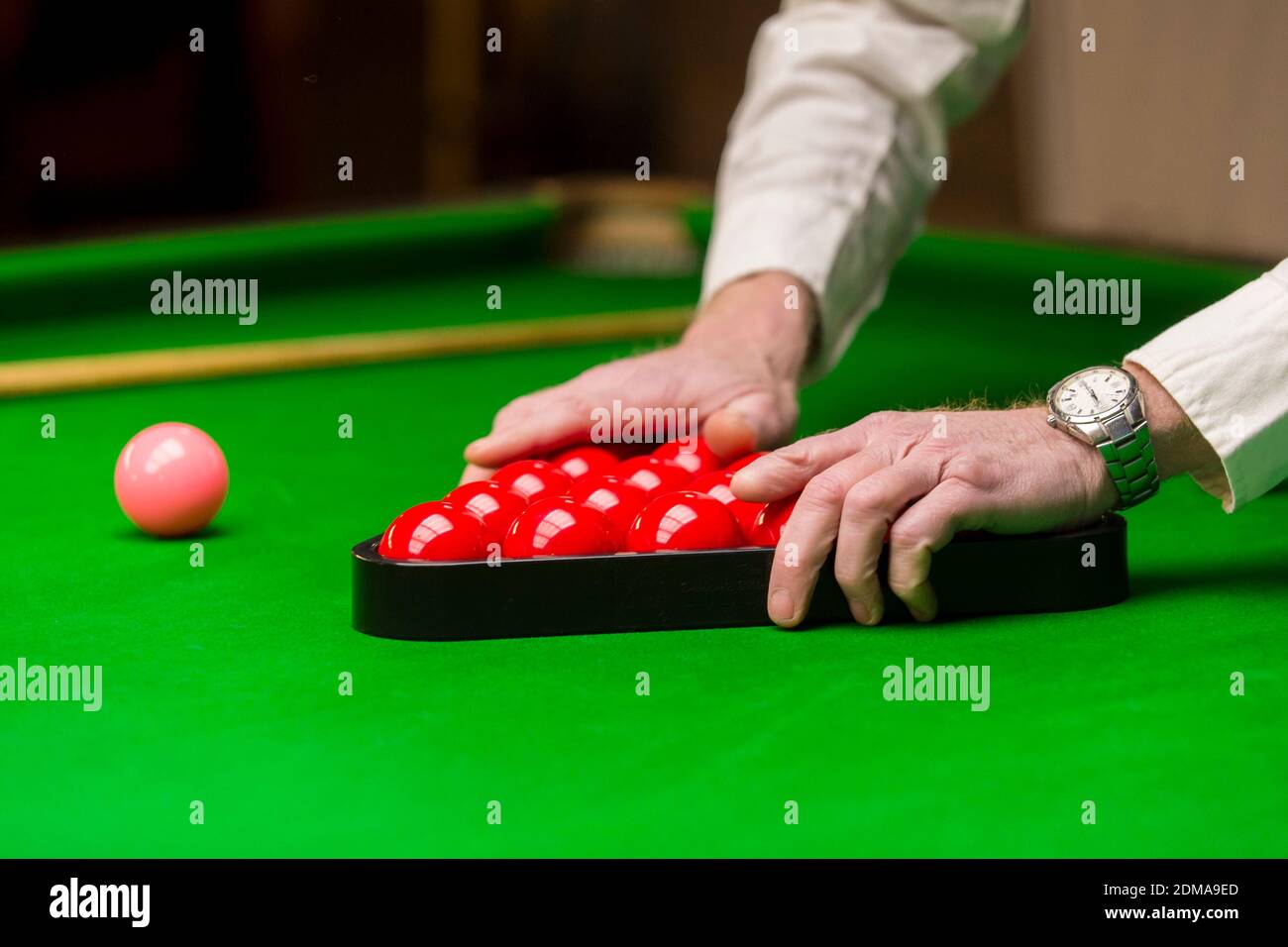 Snooker Referee High Resolution Stock Photography and Images Alamy