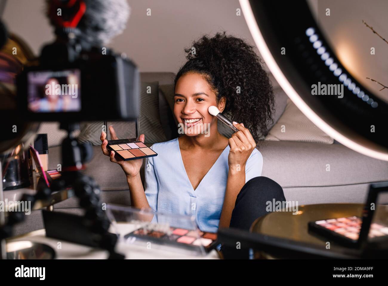 Home shopping. While up. While up. Человек перед камерой. While up.