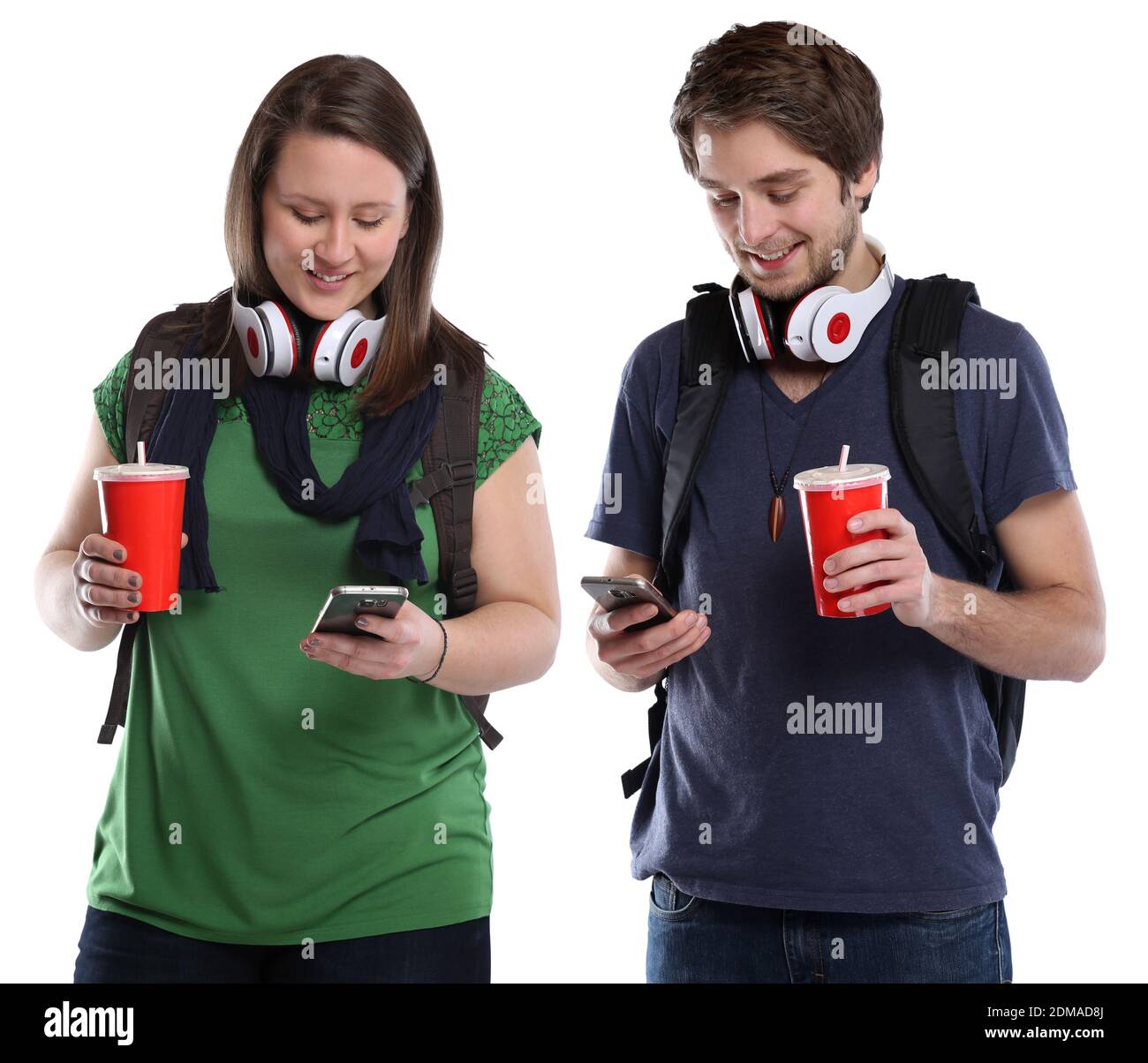 Junge Leute mit Handy Smartphone Cola Getränk jung Jugendliche Freisteller freigestellt auf weissem Hintergrund Stock Photo
