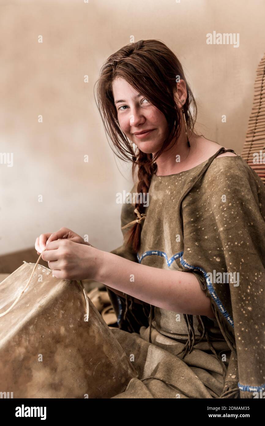 Lakota woman hi-res stock photography and images - Alamy