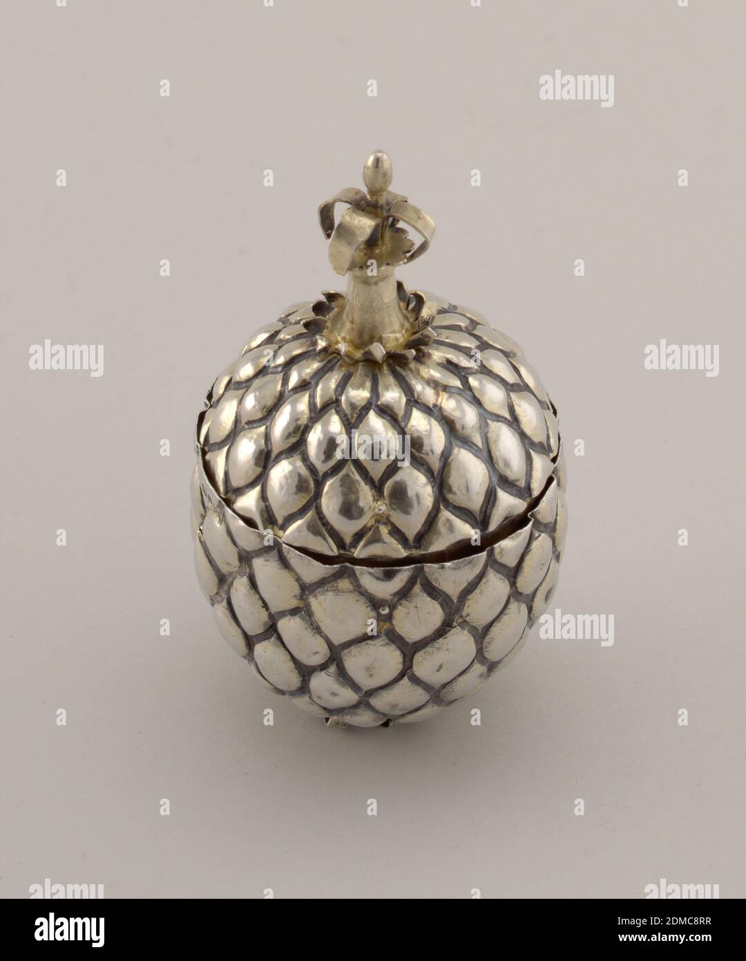 Repousse pineapple pattern hi-res stock photography and images - Alamy