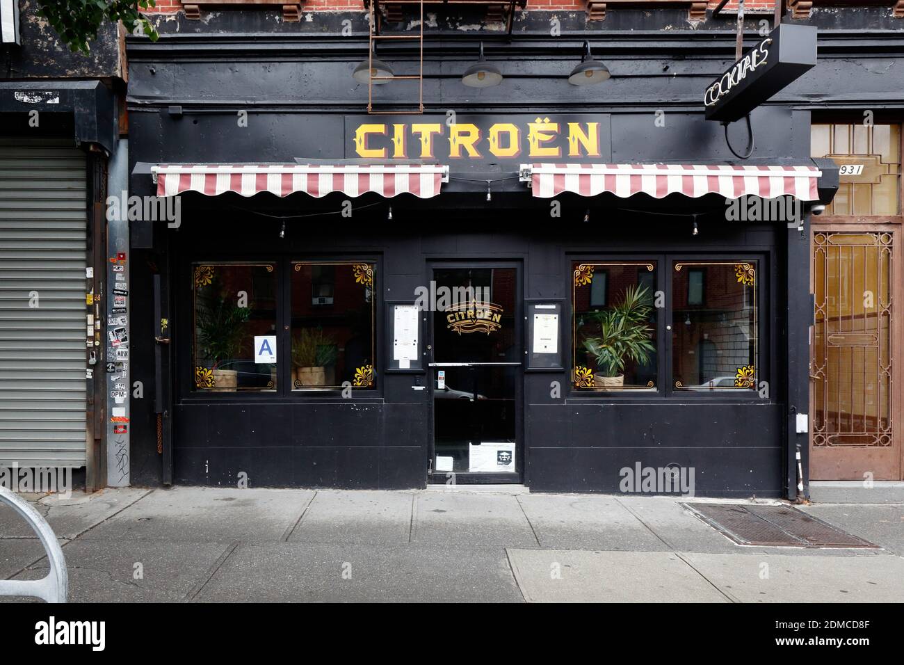 Citroën, 931 Manhattan Ave, Brooklyn, New York. NYC storefront photo of a French bistro and cocktail bar in the Greenpoint neighborhood Stock Photo