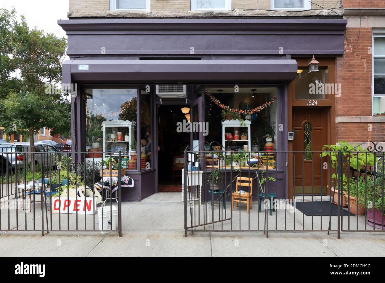 Windsor Place Antiques, 1624 10th Ave, Brooklyn, NY. exterior storefront of an antique shop in the Windsor Terrace neighborhood. Stock Photo