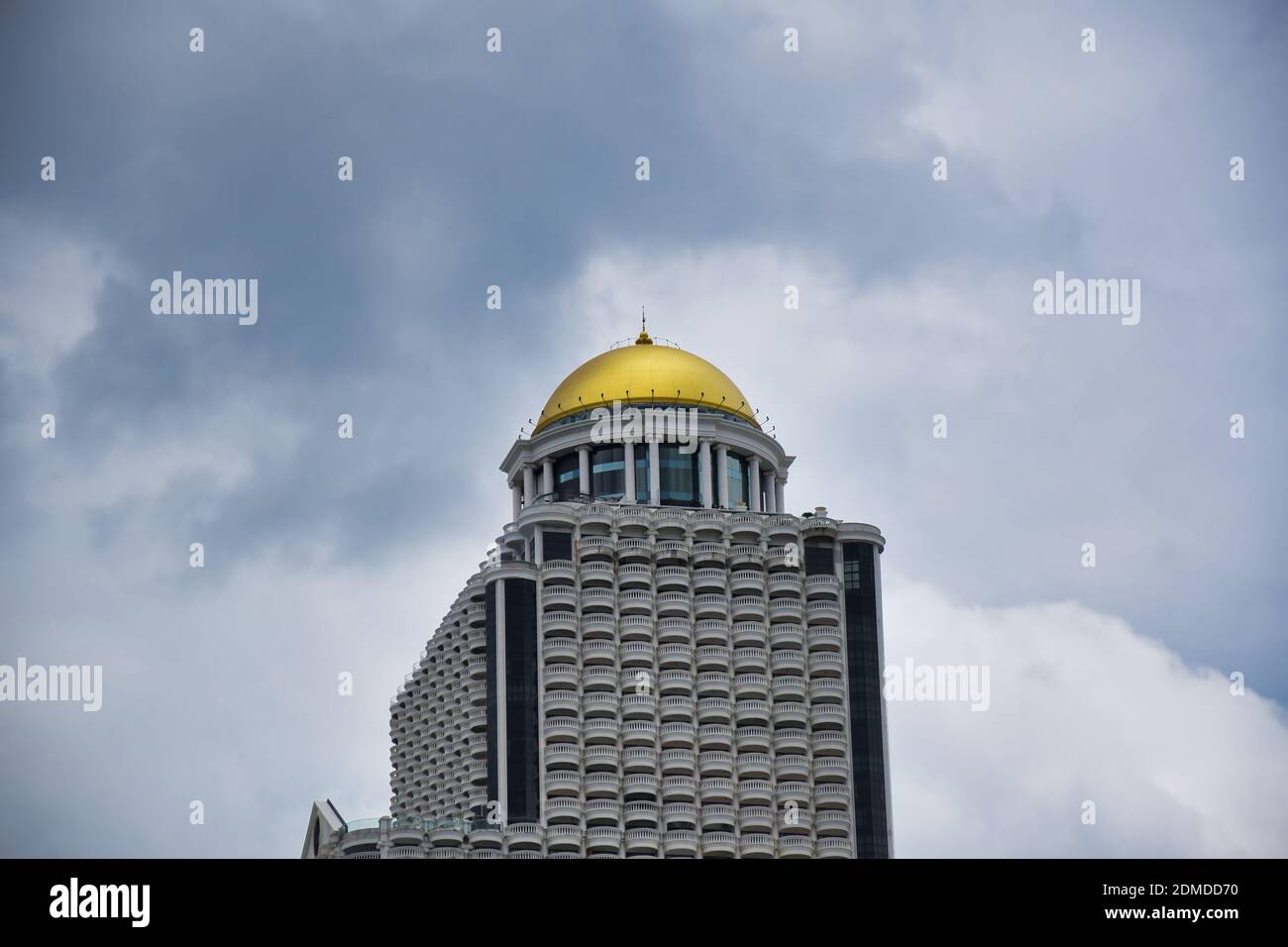 Sky bar bangkok dome hires stock photography and images Alamy