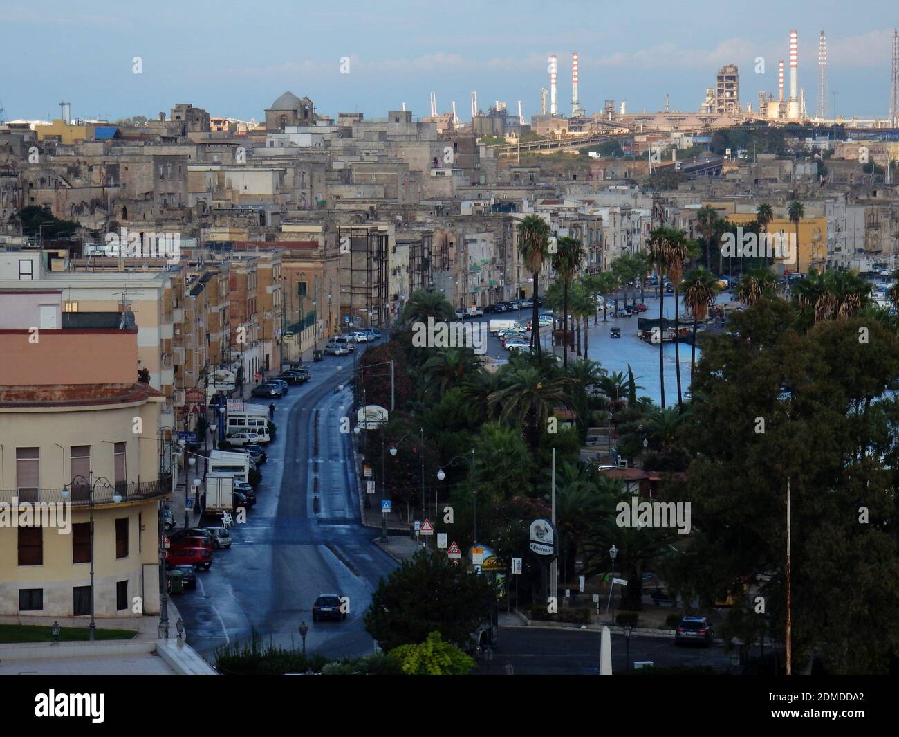 Taranto - Scorcio del lungomare del Mar Piccolo all'alba Stock Photo