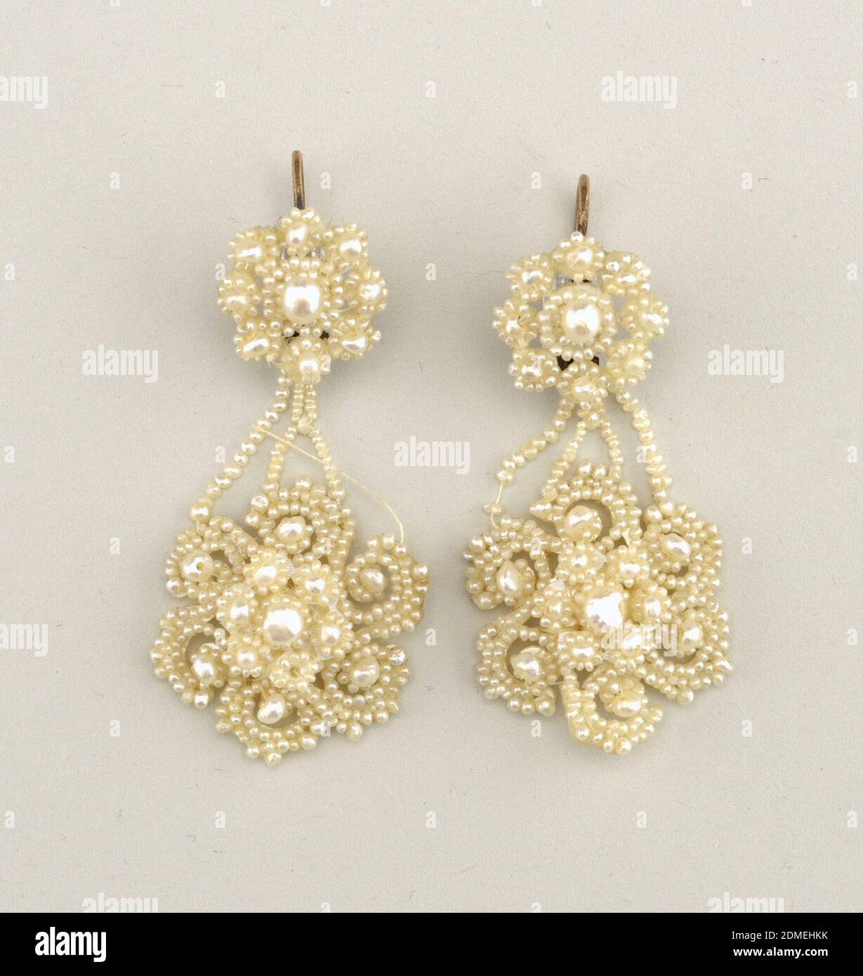 Pearl surrounded hires stock photography and images Alamy