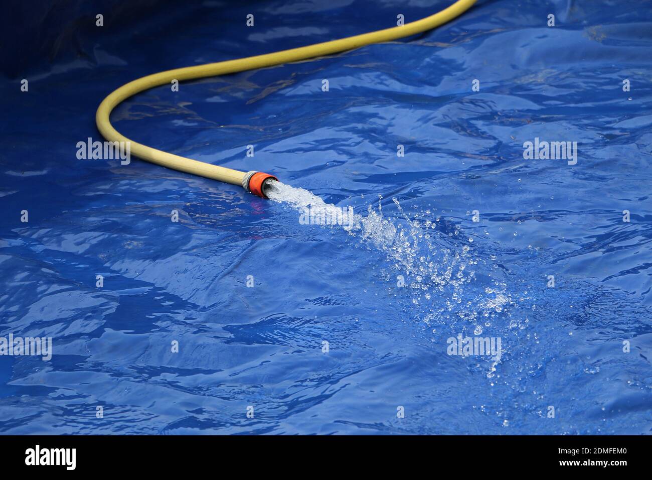 Filling pool hose hires stock photography and images Alamy