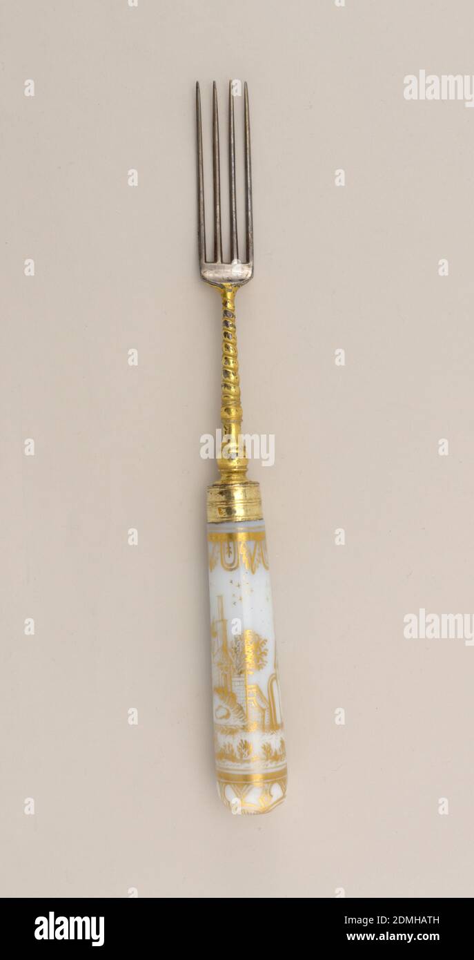 Fork, glass, steel, gold, brass, Four curved tines, curved shoulders. Spiral-shaped neck, baluster-shaped towards the handle. Plain brass ferrule, round in section. Tapering handle, round in section, of white milk glass with Chinoiserie design in gold. A man with spear, landscape in background with trees and houses., Germany, 1750–1800, cutlery, Decorative Arts, Fork Stock Photo