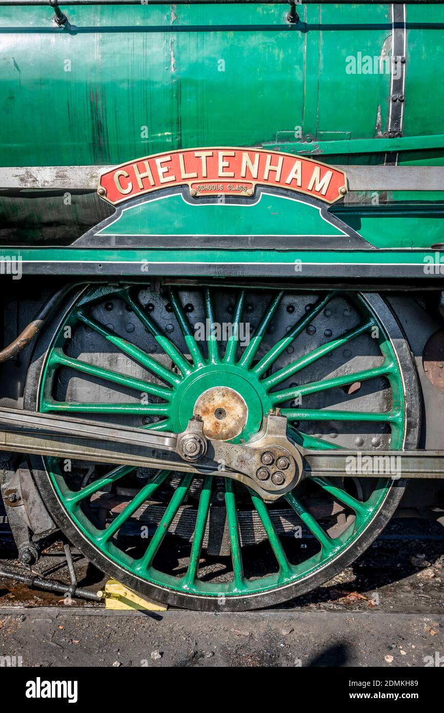 Nameplate and driving wheel of SR 'Schools' class 4-4-0 No. 925 'Cheltenham', Ropley, Mid-Hants Railway Stock Photo