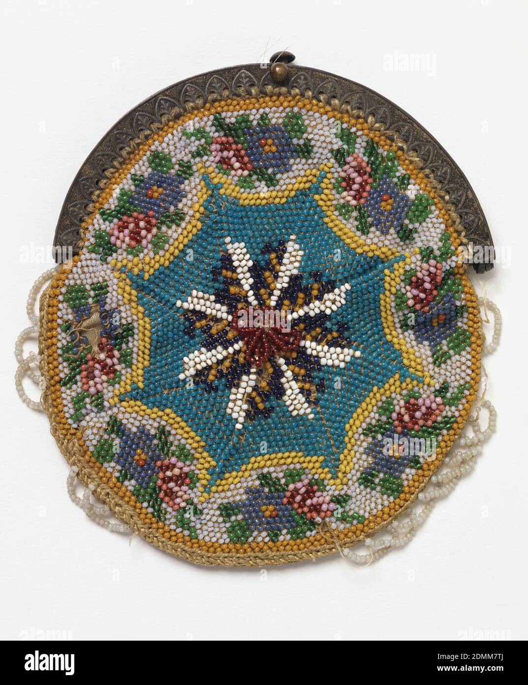 Purse, Medium: glass beads, silk, metal frame Technique: beaded knitting, Knitted bag, circular in form, with an eight-pointed star in the middle with a floral border. Beaded scallops around edges; metal frame, silk lining., USA, mid-19th century, costume & accessories, Purse Stock Photo