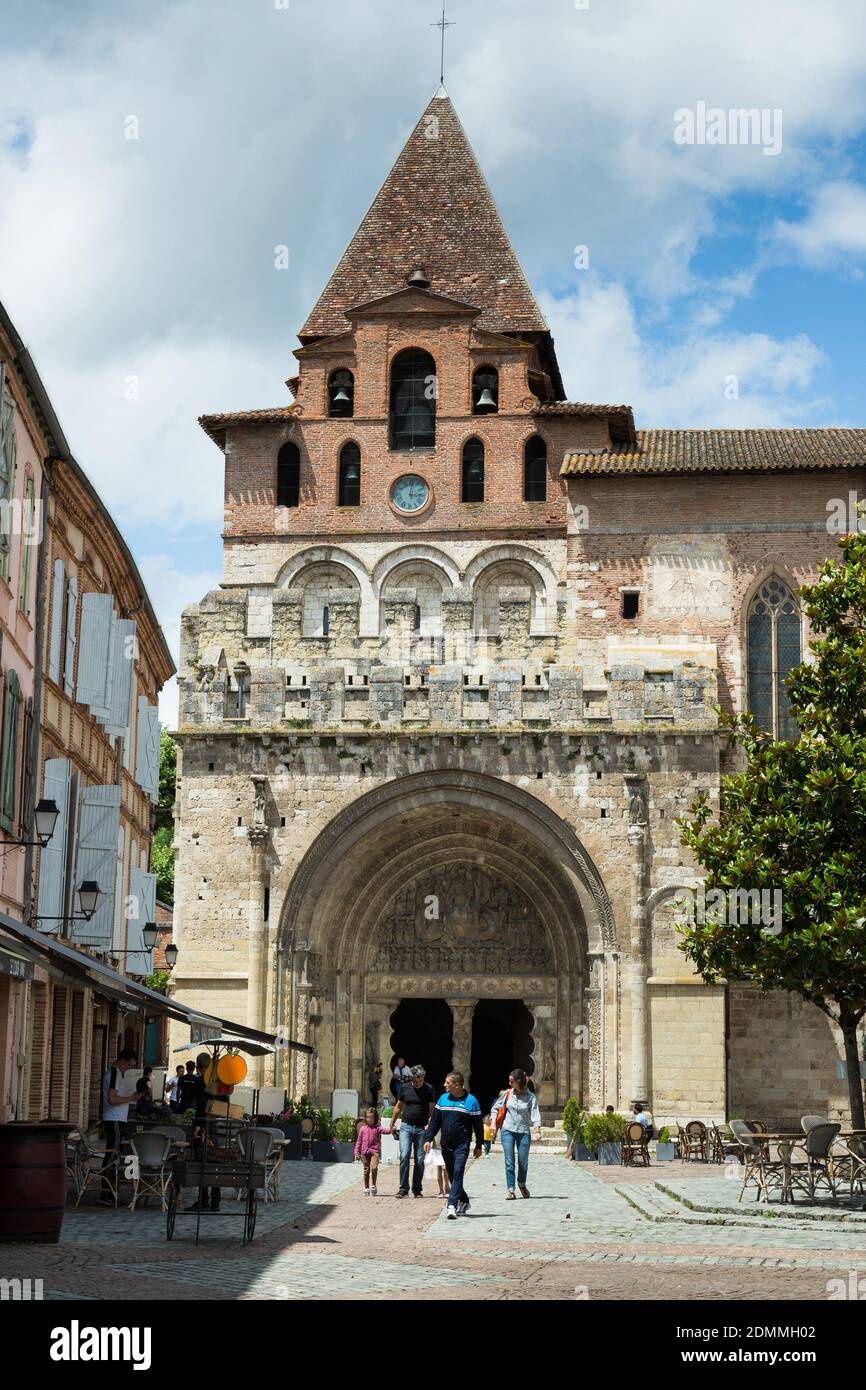 Moissac (south-western France): “place Durand de Bredon” square in the town centre. In the background, St. Peter’s Abbey (“abbaye Saint-Pierre”), regi Stock Photo