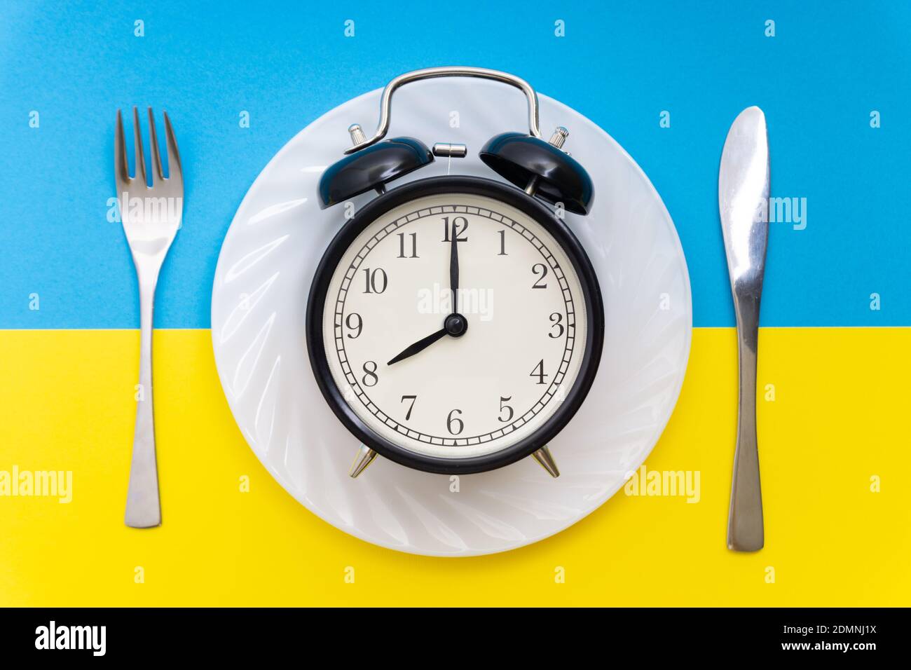 завтрак часы. прием пищи. режим питания. прием пищи. будильник - завтрак.