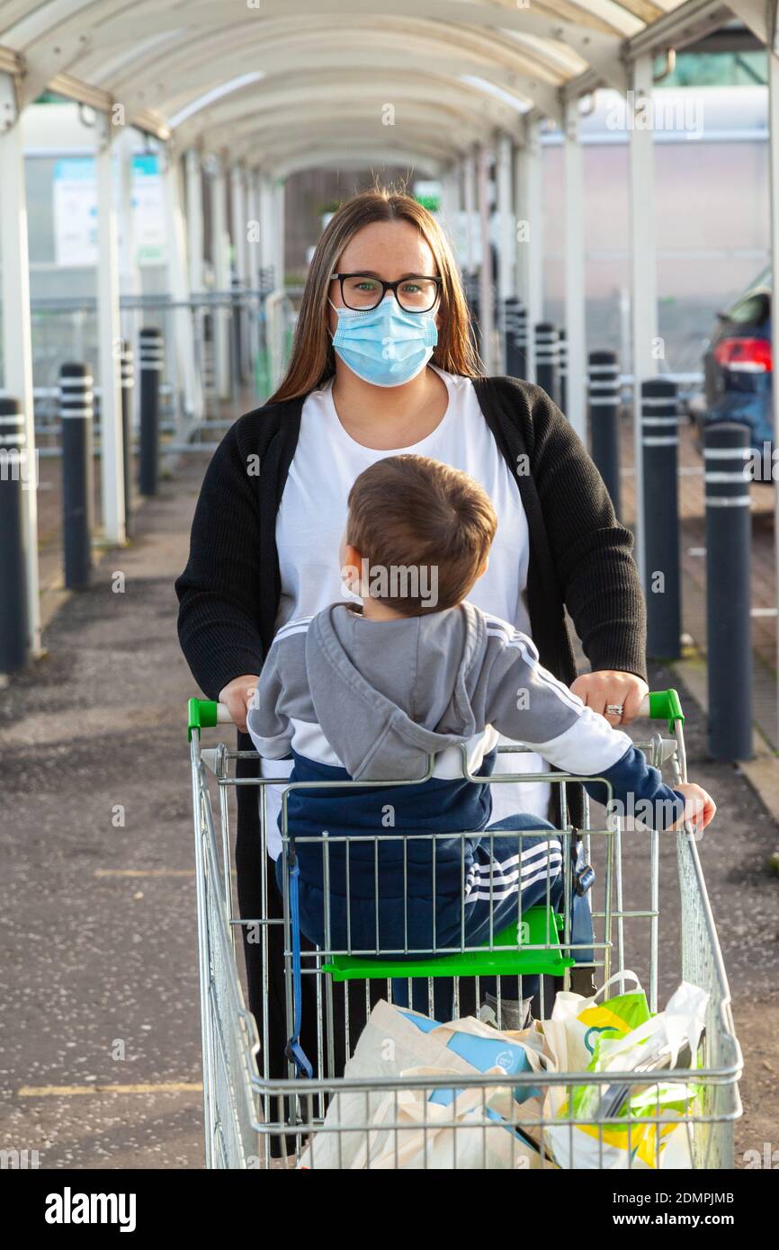 Child pollution mask hi-res stock photography and images - Alamy