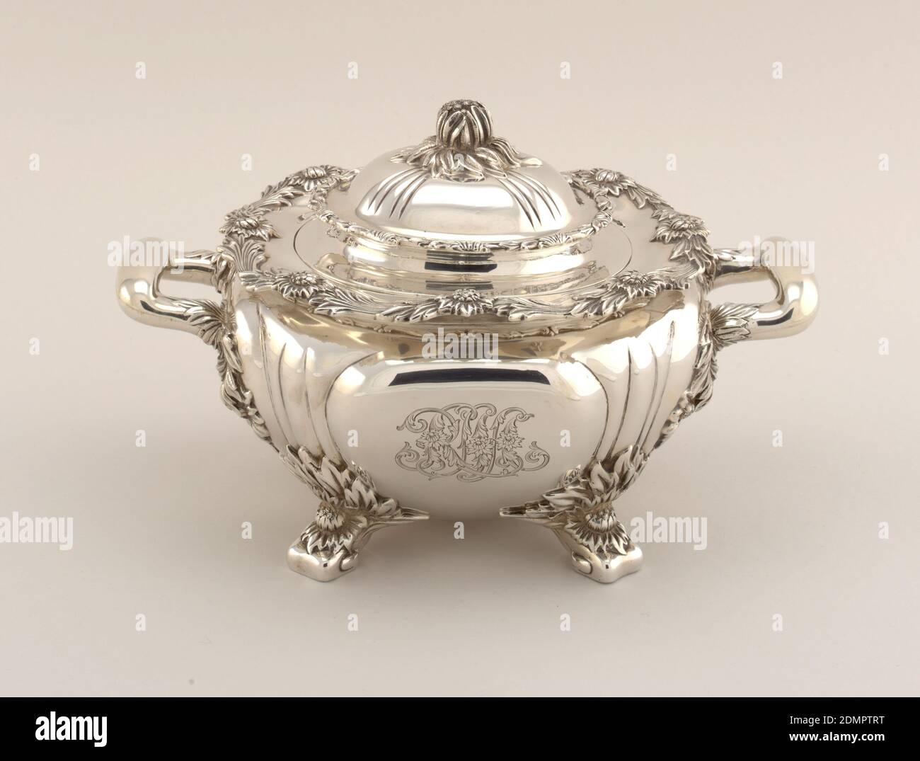 Tiffany Round Silver Bowl with Two Waving Bands as Base Tiffany Round Silver Bowl with Two Waving Bands as Base