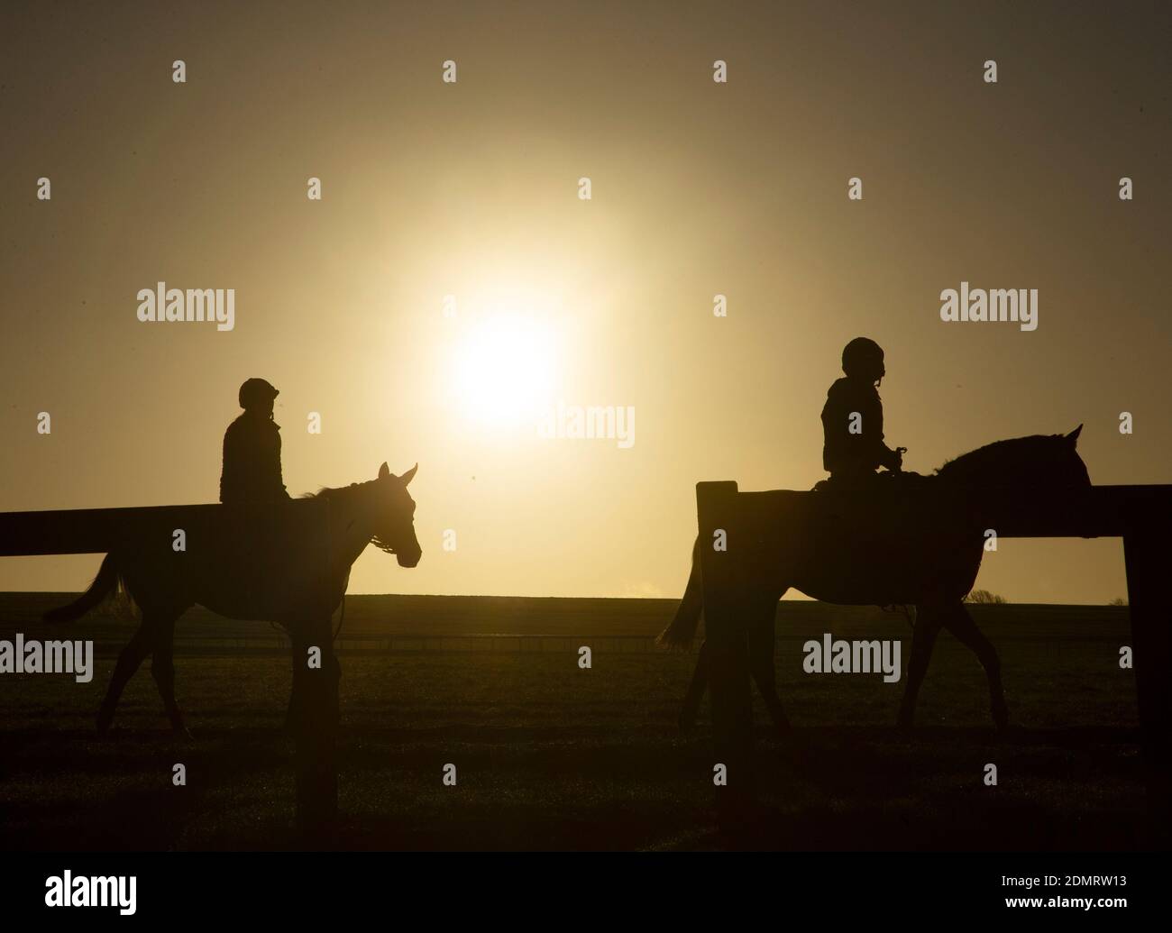 Newmarket, UK. 17th December 2020. The sun rises on a cold morning as race horses are put through their paces on The Gallops in Newmarket, Suffolk. Credit: Headlinephoto/Alamy Live News. Stock Photo