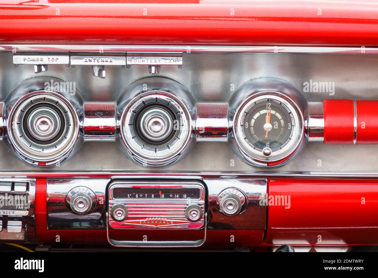 Old fashioned car radio hi-res stock photography and images - Alamy